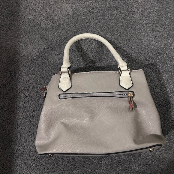 Chic handbag in Gray and Cream - Picture 2 of 3